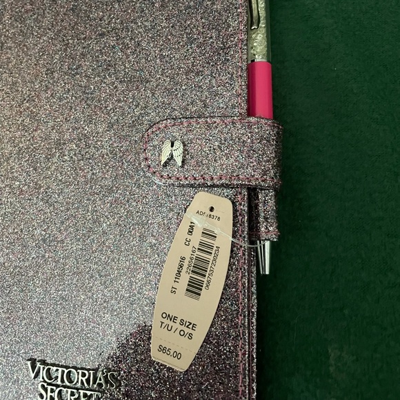 Victoria’s Secret Notebook and Pen Set - Picture 4 of 10